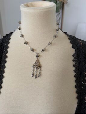 Vintage Silvertone Filigree Pendant Necklace - Silver